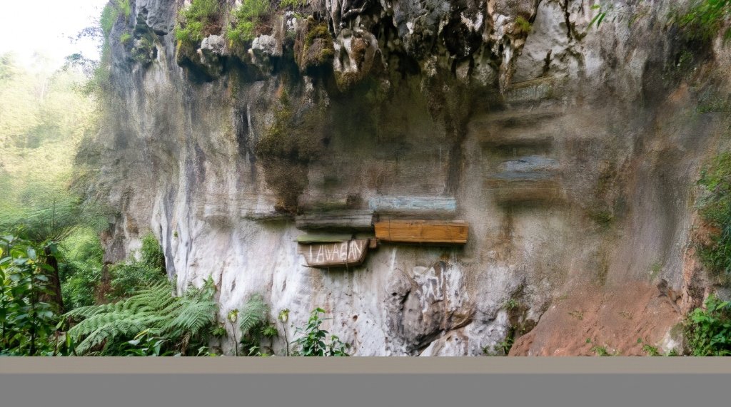 Hanging Coffins of Lumiang Cave